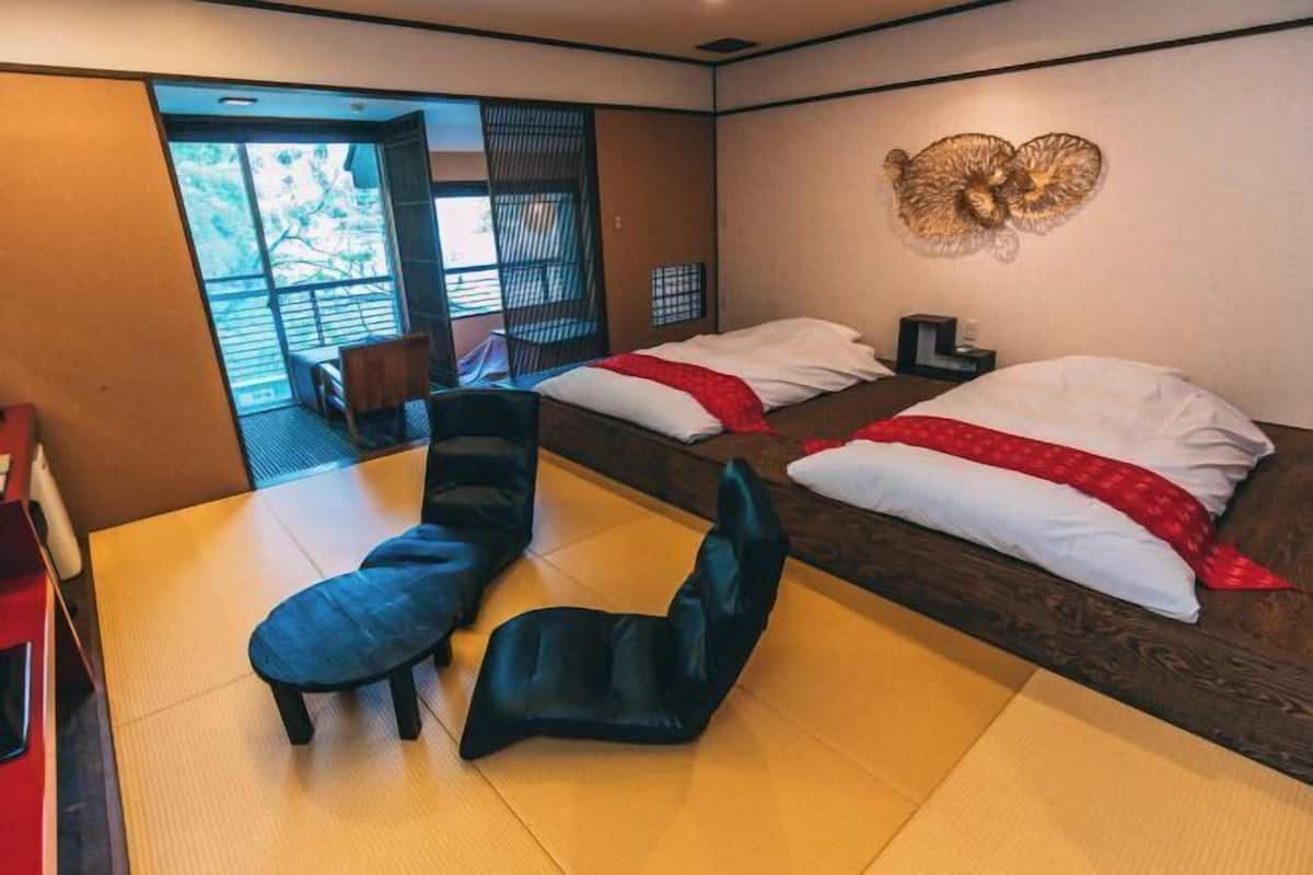 In-room safe, desk, free WiFi