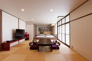 Luxury Quadruple Room, Balcony, Mountain View