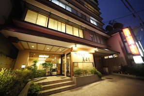 Exterior detail - Nagoya Katei Miyoshi (Nagoya)