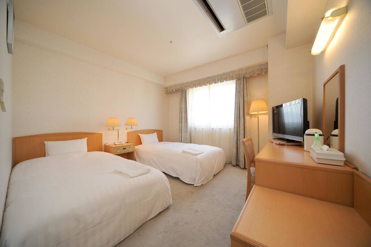 in-room safe, desk, soundproofing, free wifi