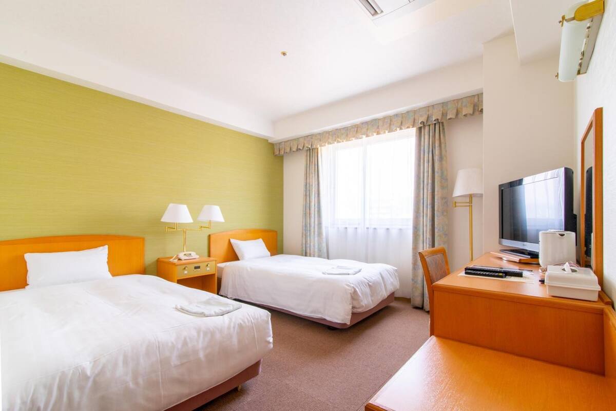 in-room safe, desk, soundproofing, free wifi