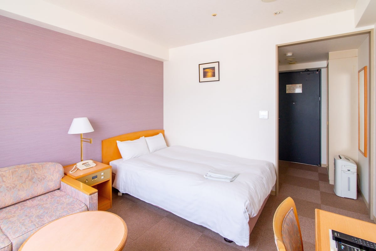 In-room safe, desk, soundproofing, free WiFi