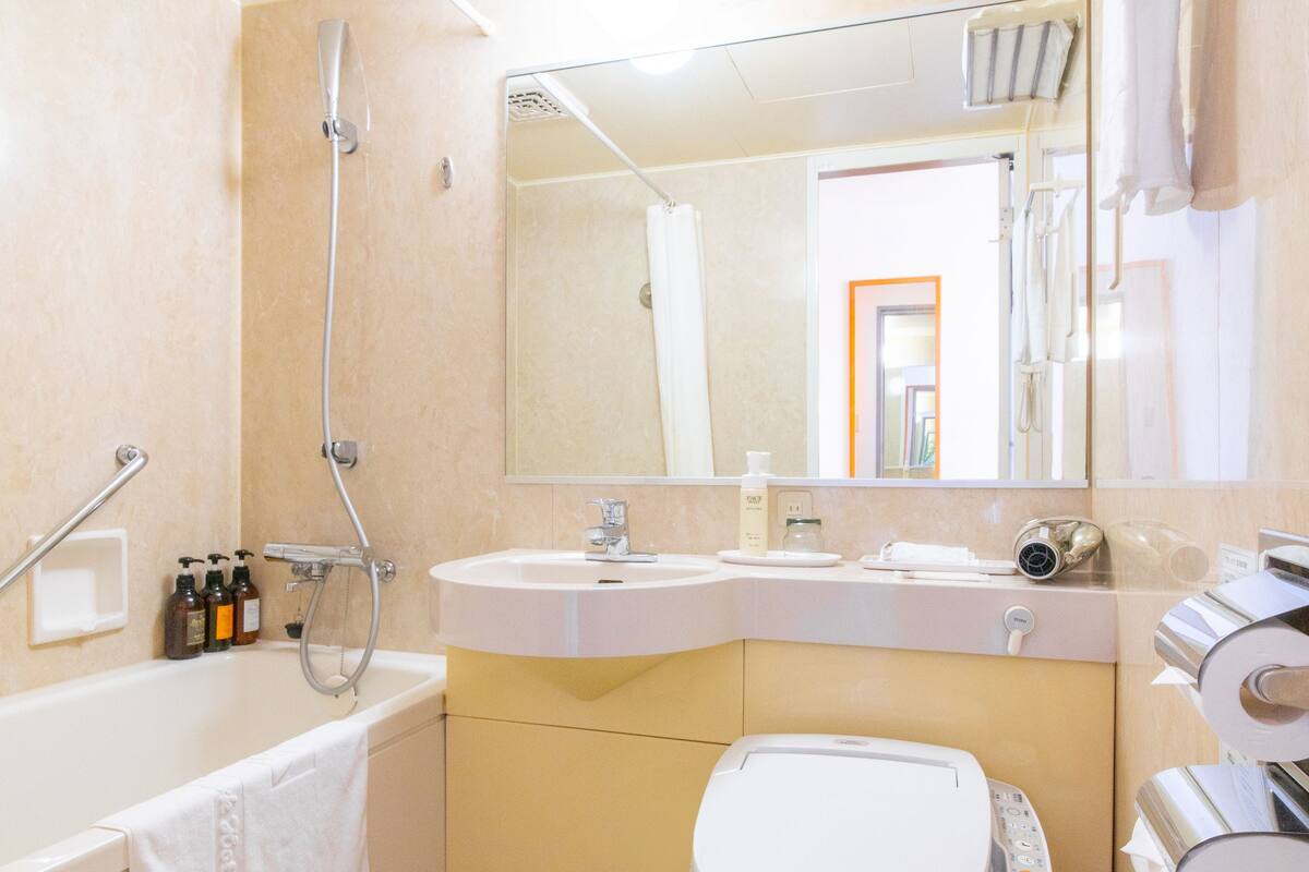 in-room safe, desk, soundproofing, free wifi