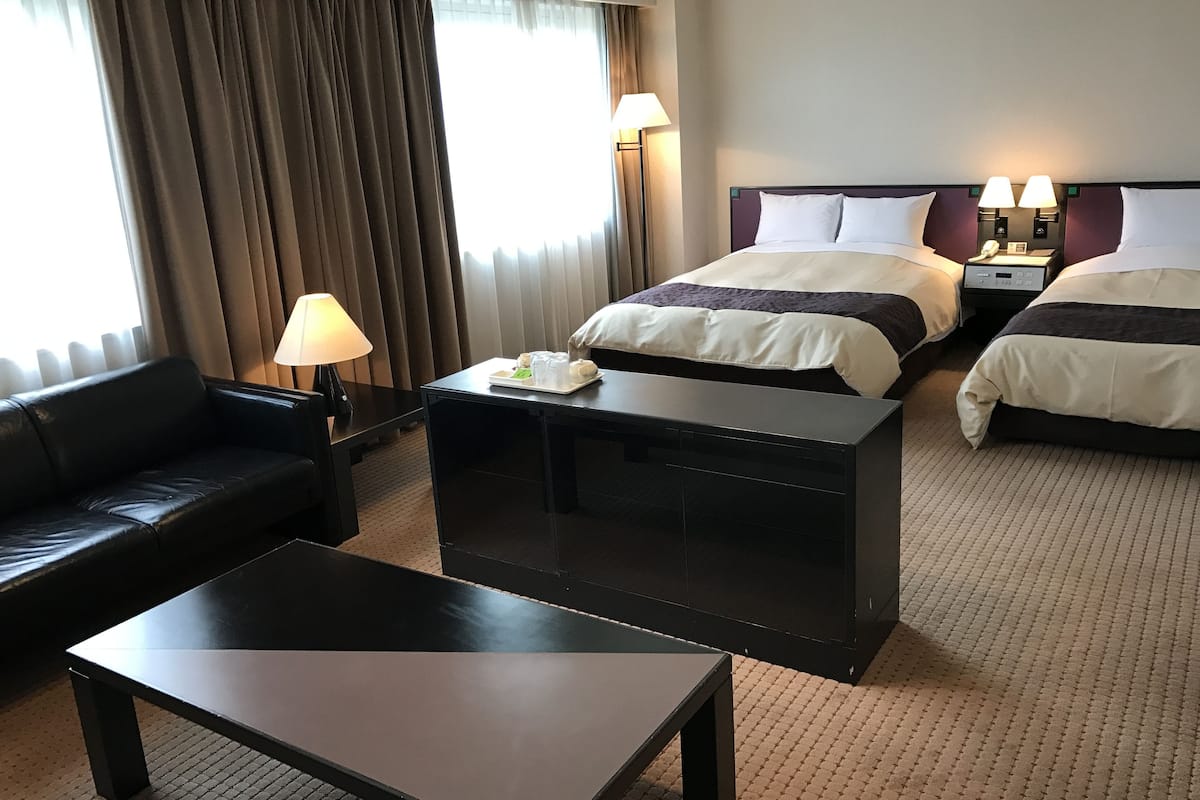 deluxe twin room, smoking | in-room safe, desk, soundproofing, free cots/infant beds