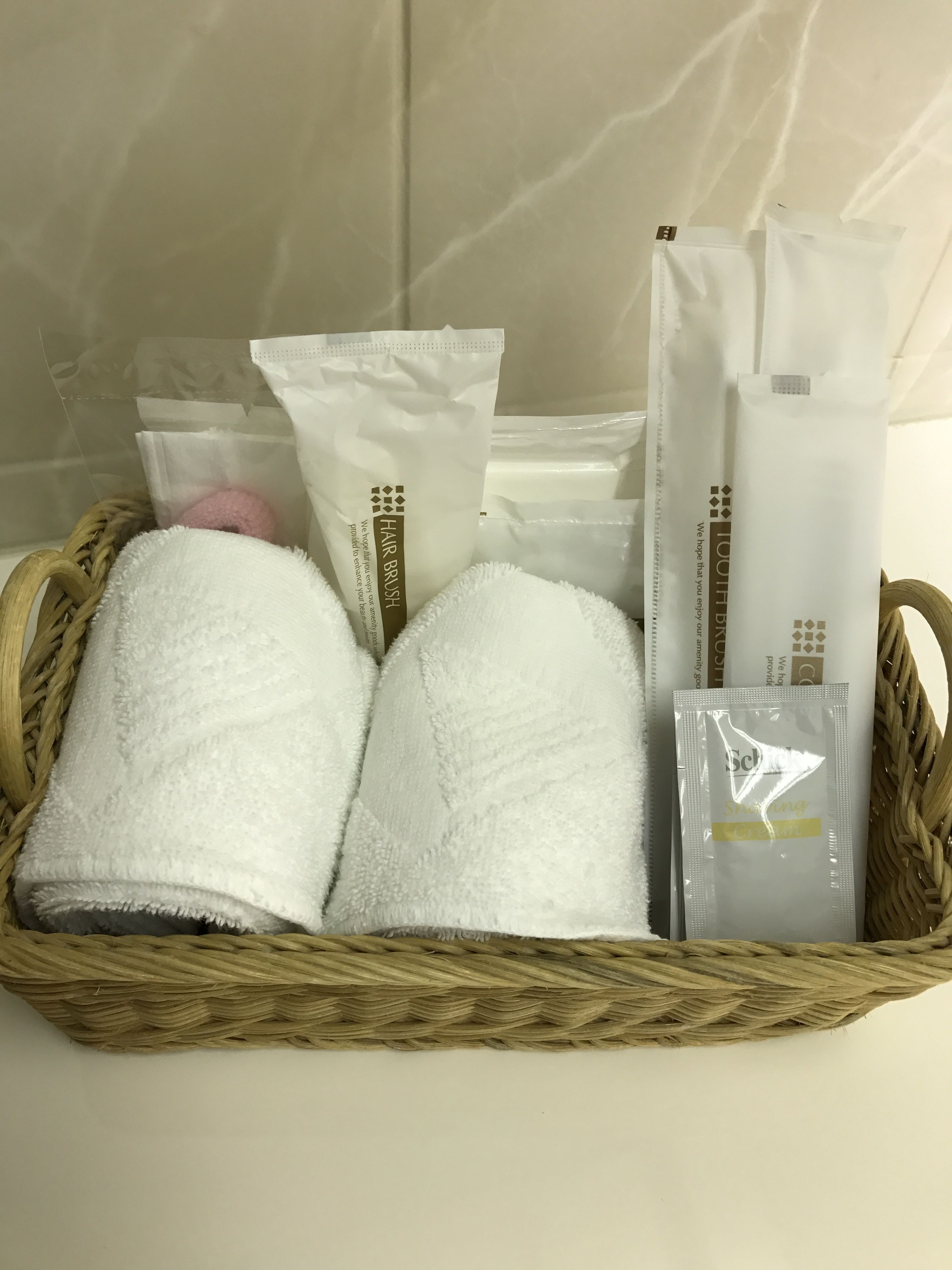 combined shower/bathtub, deep-soaking bathtub, hair dryer, slippers