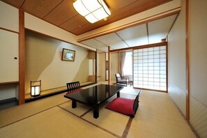 In-room safe, iron/ironing board, free WiFi - Ryokan Tanigawa (Minakami)