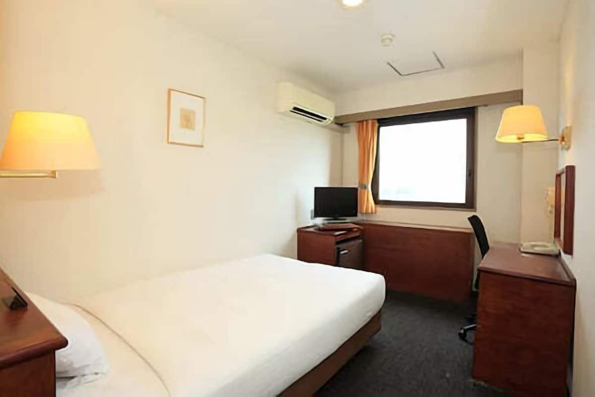 Desk, blackout drapes, iron/ironing board, free WiFi