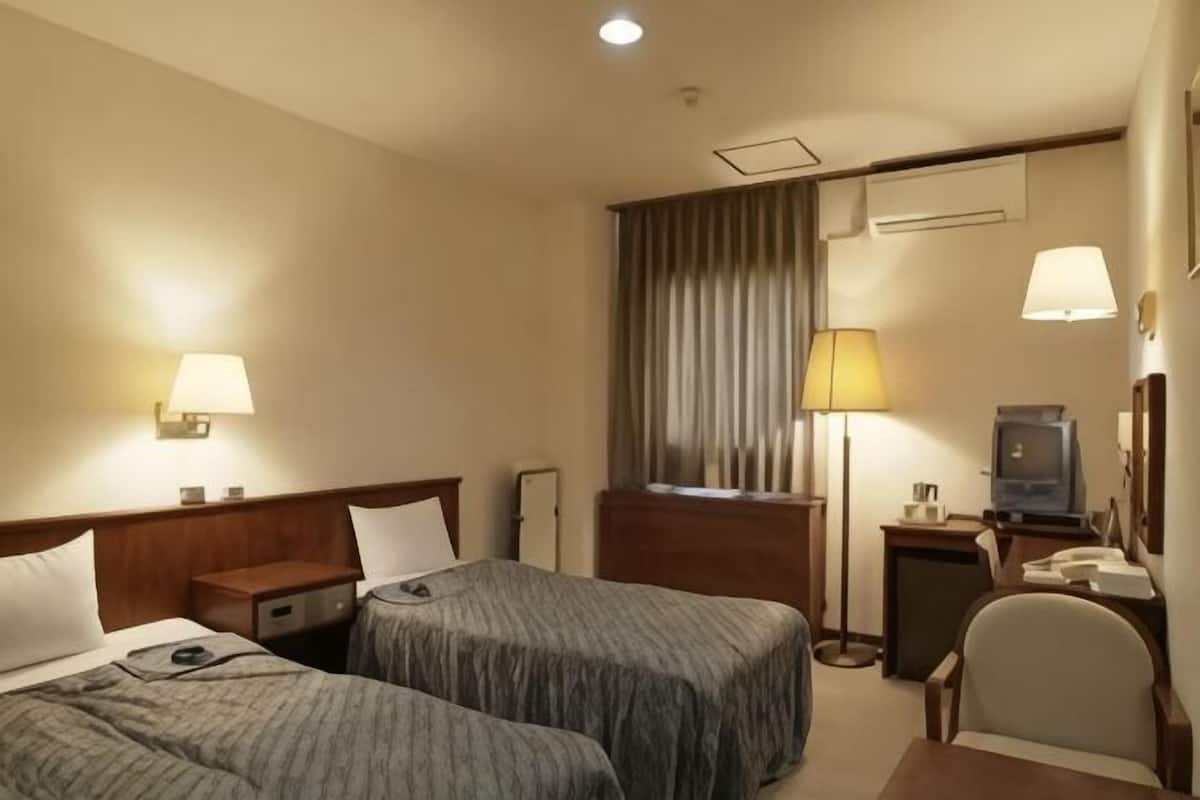 Escriptori, cortines opaques, planxa i posts de planxar i wifi gratuïta