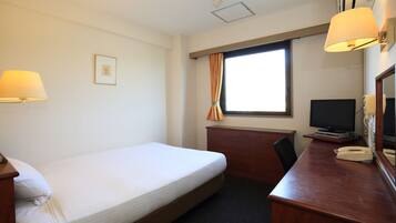 Escrivaninha, cortinas blackout, ferros/tábuas de passar roupa