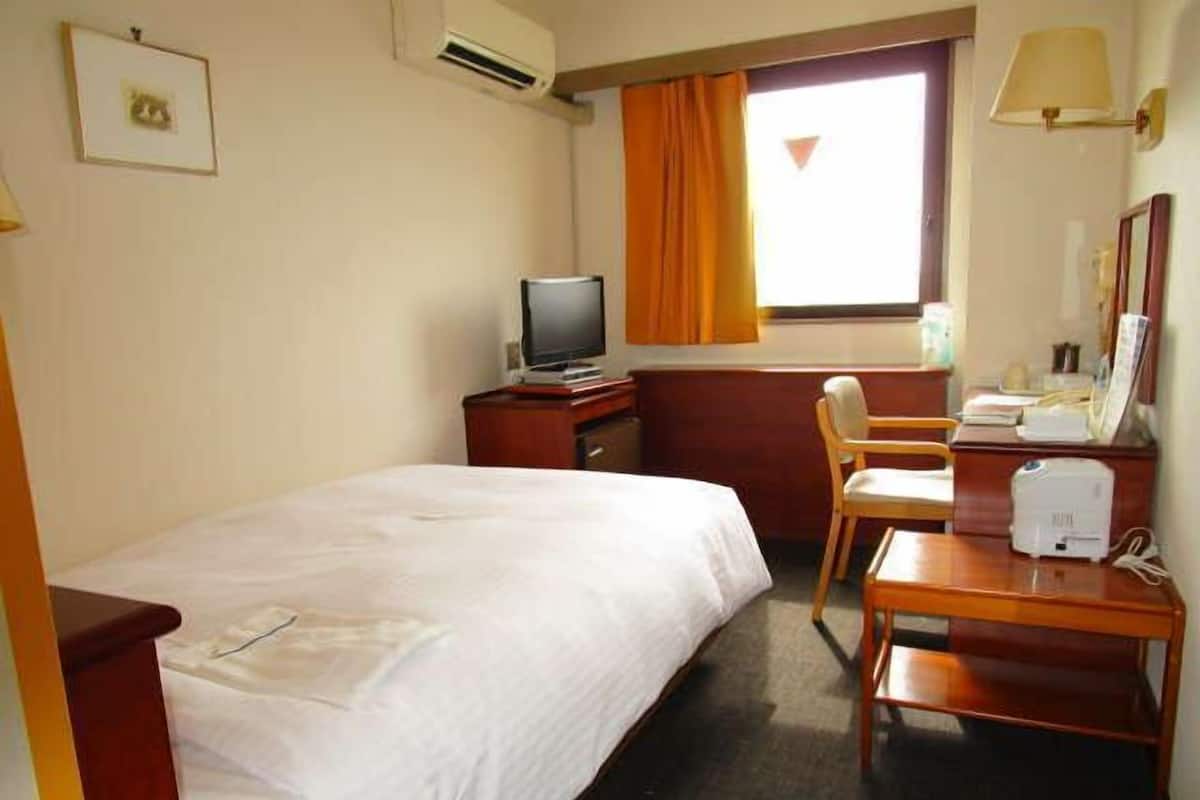 Escriptori, cortines opaques, planxa i posts de planxar i wifi gratuïta