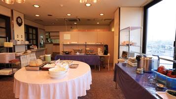 Café da manhã com buffet todos os dias (JPY 950 por pessoa)