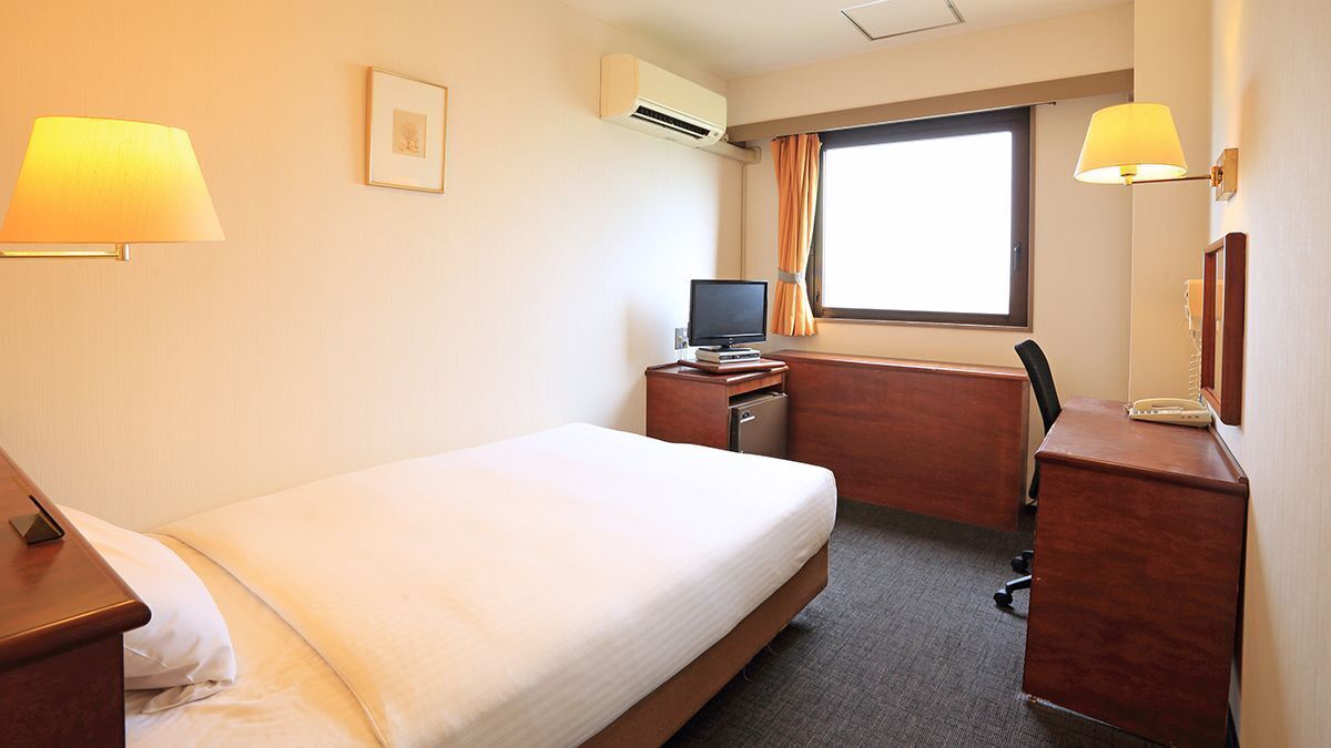 Desk, blackout drapes, iron/ironing board, free WiFi