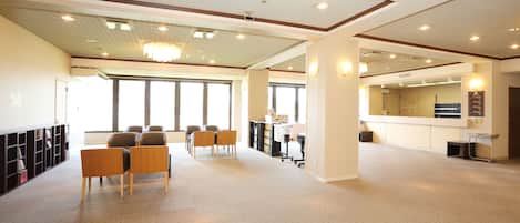 Coin salon dans le hall