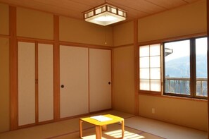 Interior - Sora Tobu Usagi (Myoko)