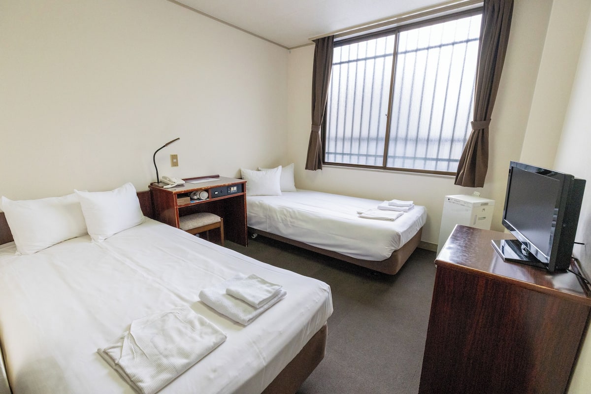 Free WiFi, bed sheets