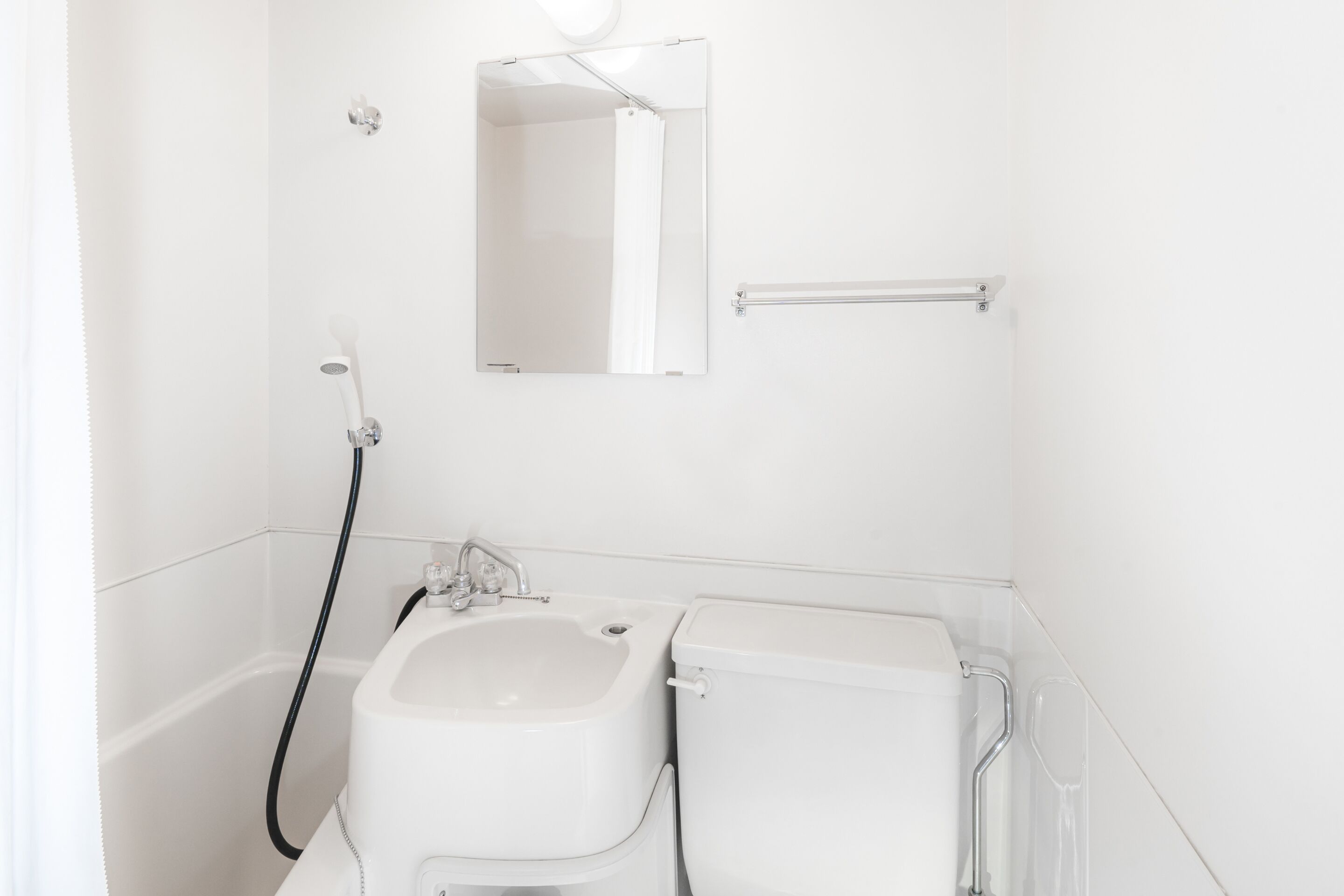 single room, non smoking | bathroom | combined shower/bathtub, hair dryer, slippers, towels