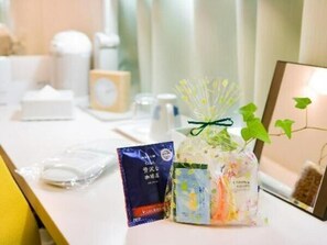 淋浴/盆浴组合、大花洒淋浴喷头、免费洗浴用品、吹风机