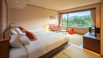 Premium bedding, in-room safe