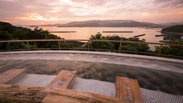 Kolam renang outdoor