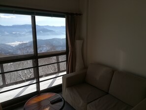 4 人部屋 共用バスルーム | デスク、防音設備、WiFi (無料)、ベッドシーツ