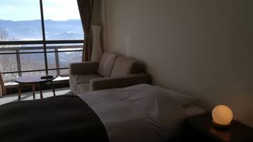 Quadruple Room, Shared Bathroom | Desk, soundproofing, free WiFi, bed sheets