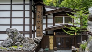 Exterior - Tsuruya Ryokan (Matsumoto)