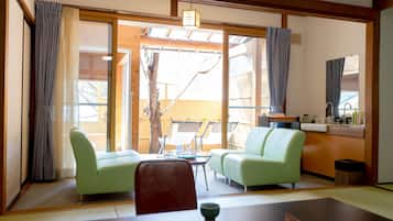 传统客房, 吸烟房 (Japanese Style with Open-air Bath) | 客房内保险箱、免费 WiFi、床单