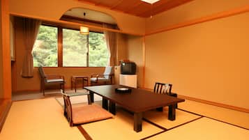 In-room safe, free WiFi, bed sheets