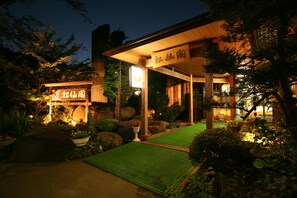 Front of property - Nakaoyama Onsen Shosenkaku (Nagano)