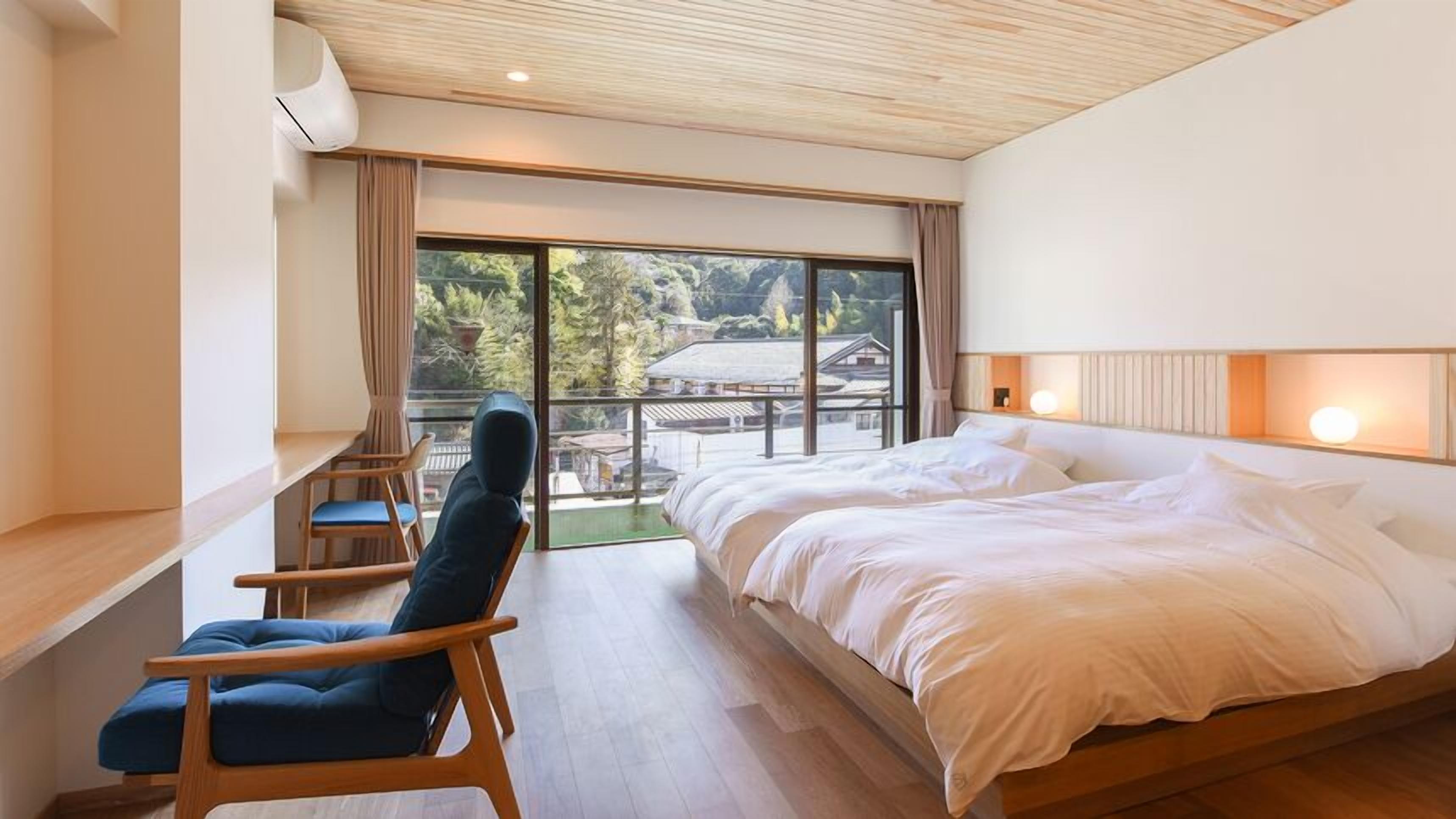 Minibar, két bảo mật tại phòng, bàn 