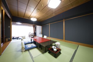 Japanese Style Room For 6 guests with Bathroom and Toilet with Bidet