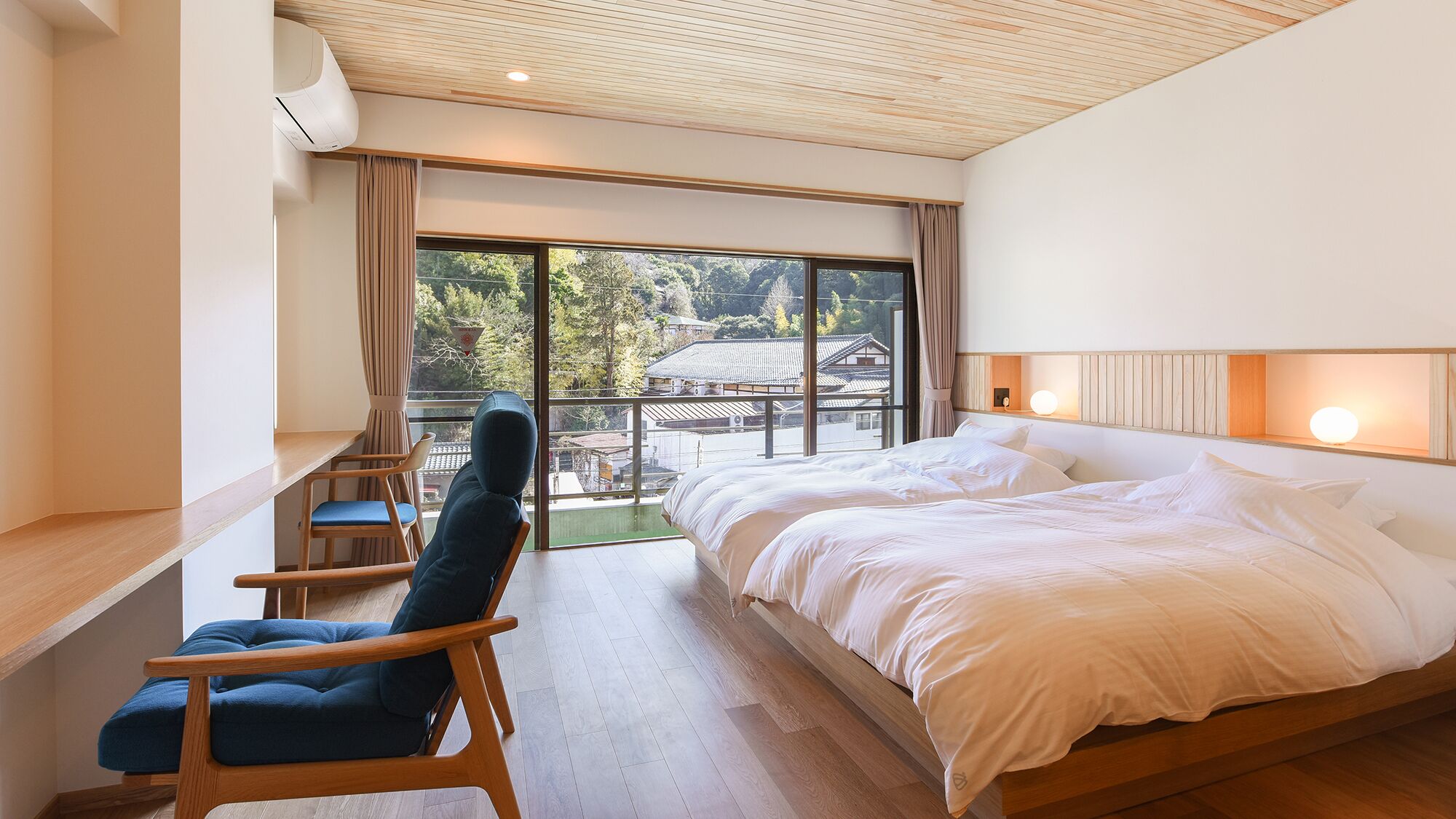 Minibar, két bảo mật tại phòng, bàn 