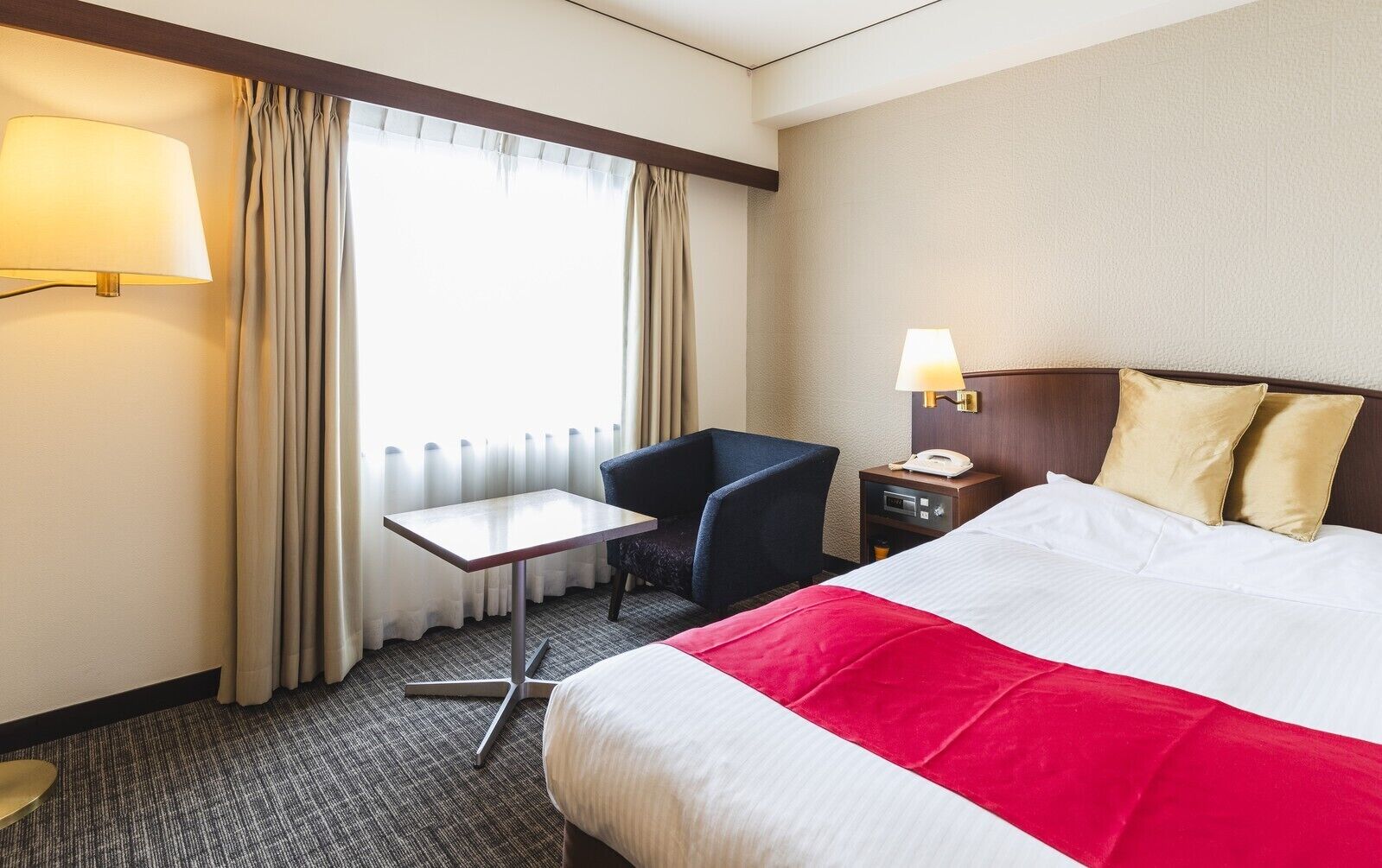 In-room safe, free WiFi