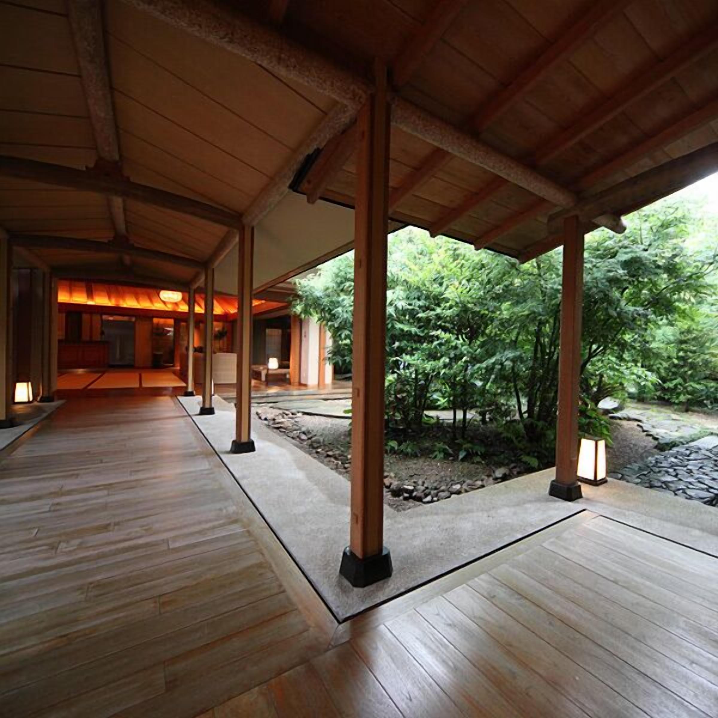 المنطقة المحيطة بالمنشأة