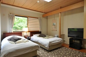 Twin Room | In-room safe, desk, soundproofing, cribs/infant beds - Hakuba Yamano Hotel (Hakuba)