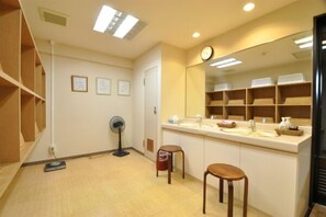 Indoor spa tub - Hakuba Yamano Hotel (Hakuba)