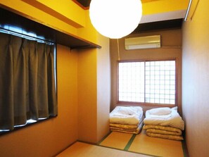 Special Japanese Style Room | Desk, free WiFi - Yokohama Hostel Village Hayashi Kaikan (Yokohama)
