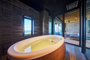 华丽套房, 海洋景观 | 客房内保险箱、办公桌、免费 WiFi、床单