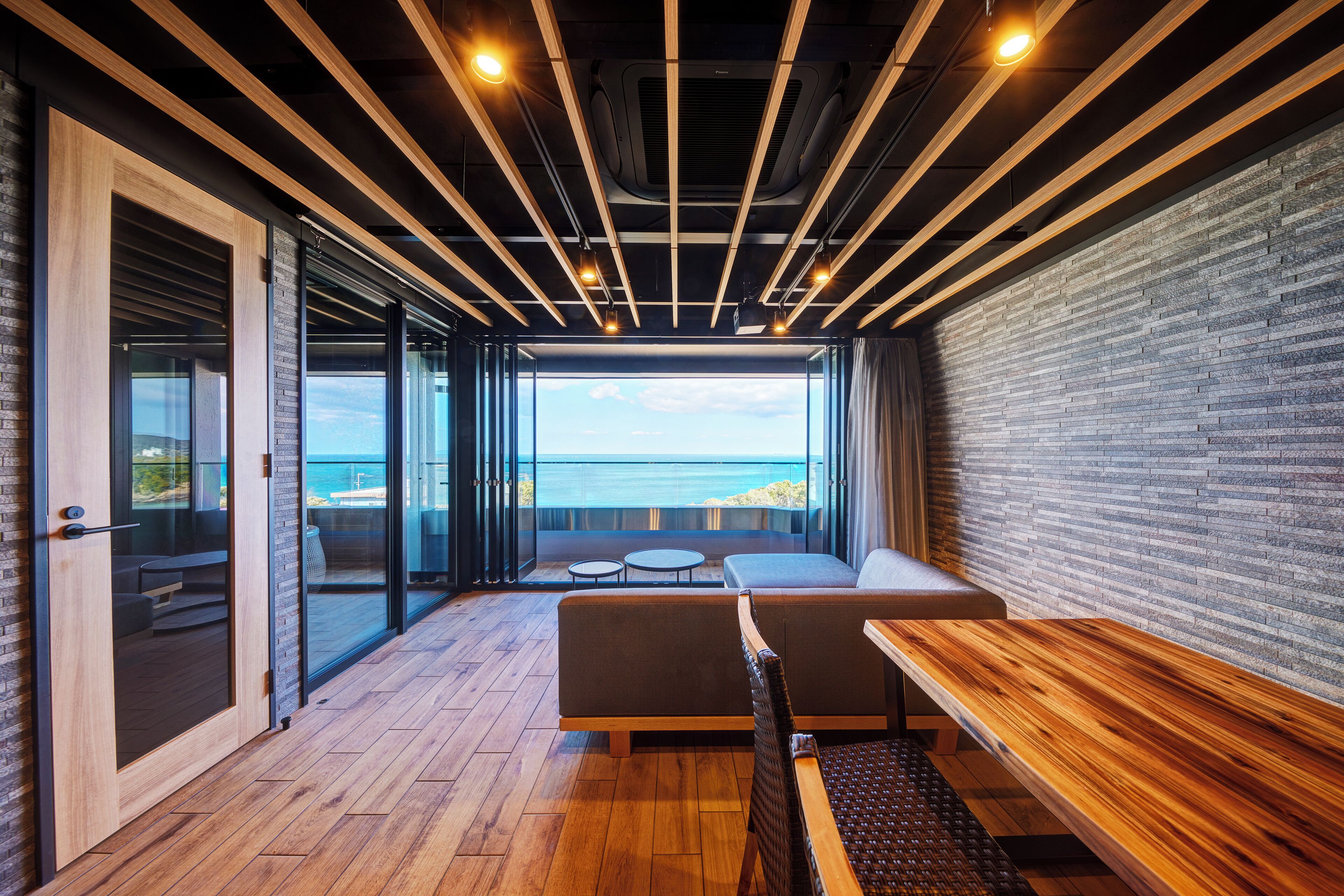 Deluxe Suite, Ocean View | In-room safe, desk, free WiFi, bed sheets