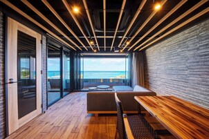 华丽套房, 海洋景观 | 客房内保险箱、办公桌、免费 WiFi、床单