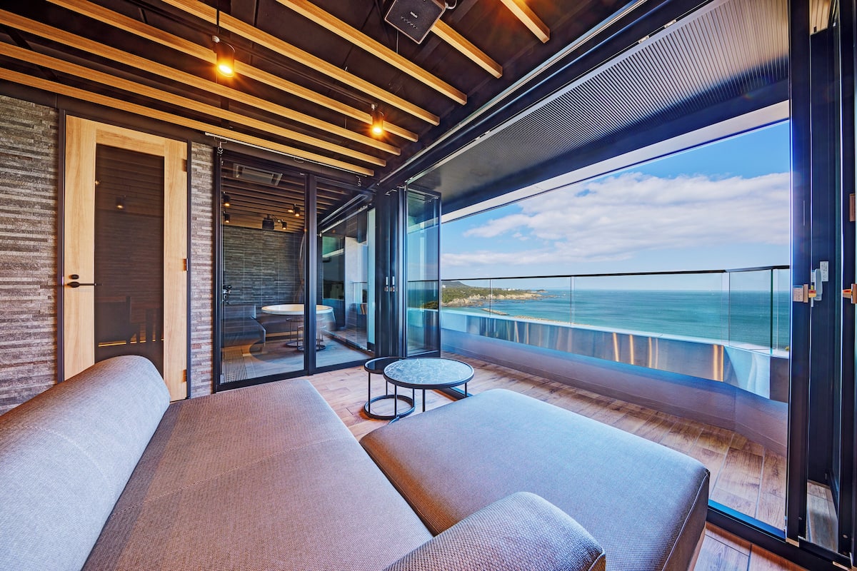 Deluxe-Suite, Meerblick | Zimmersafe, Schreibtisch, kostenloses WLAN, Bettwäsche