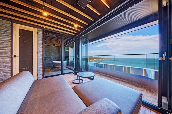 Deluxe Suite, Ocean View | In-room safe, desk, free WiFi, bed sheets