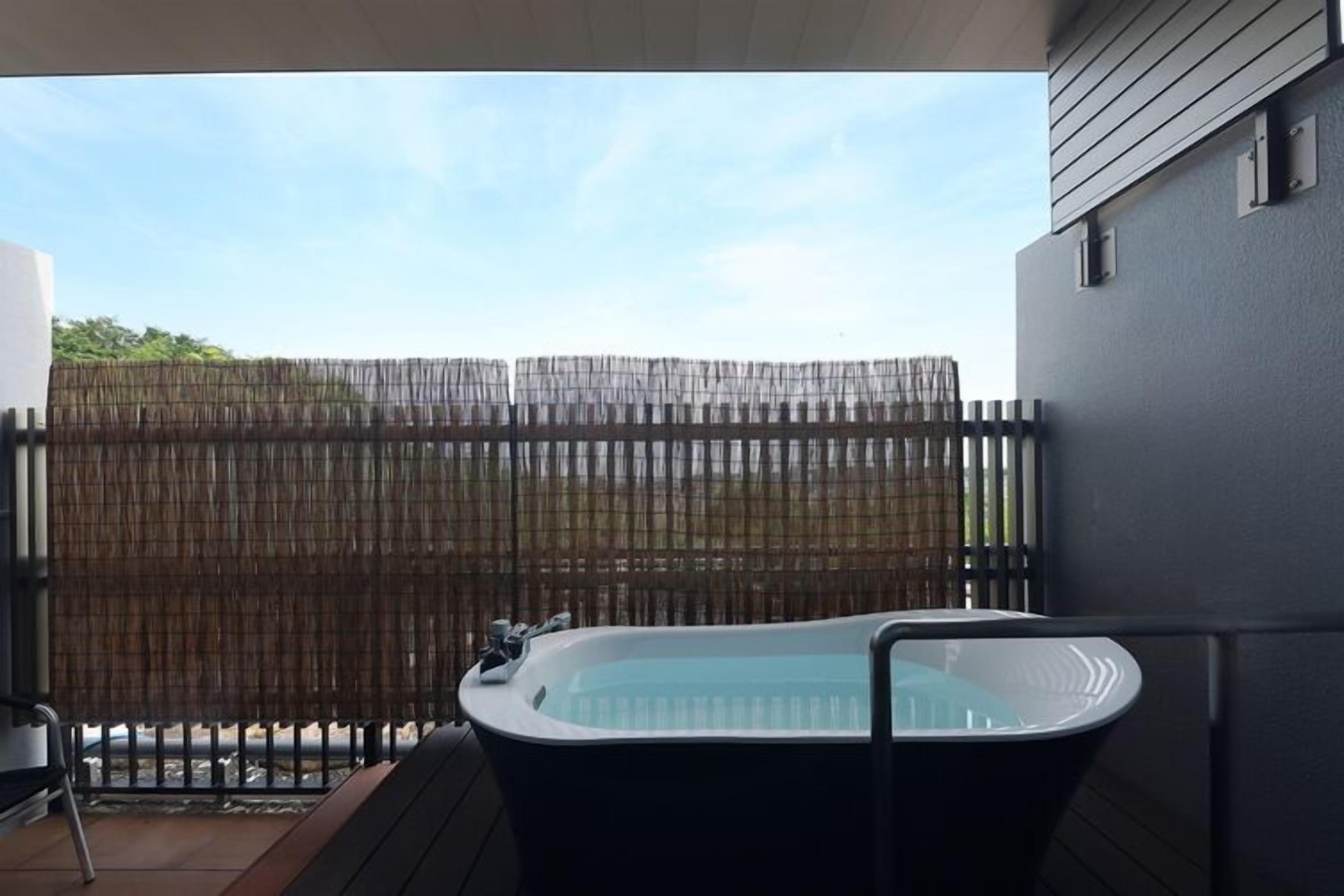 Bathtub spa outdoor