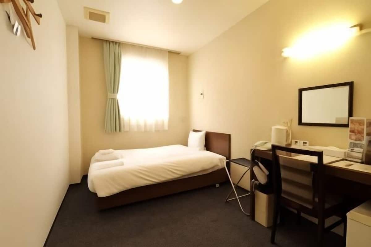 Escrivaninha, cortinas blackout, Wi-Fi de cortesia, roupa de cama