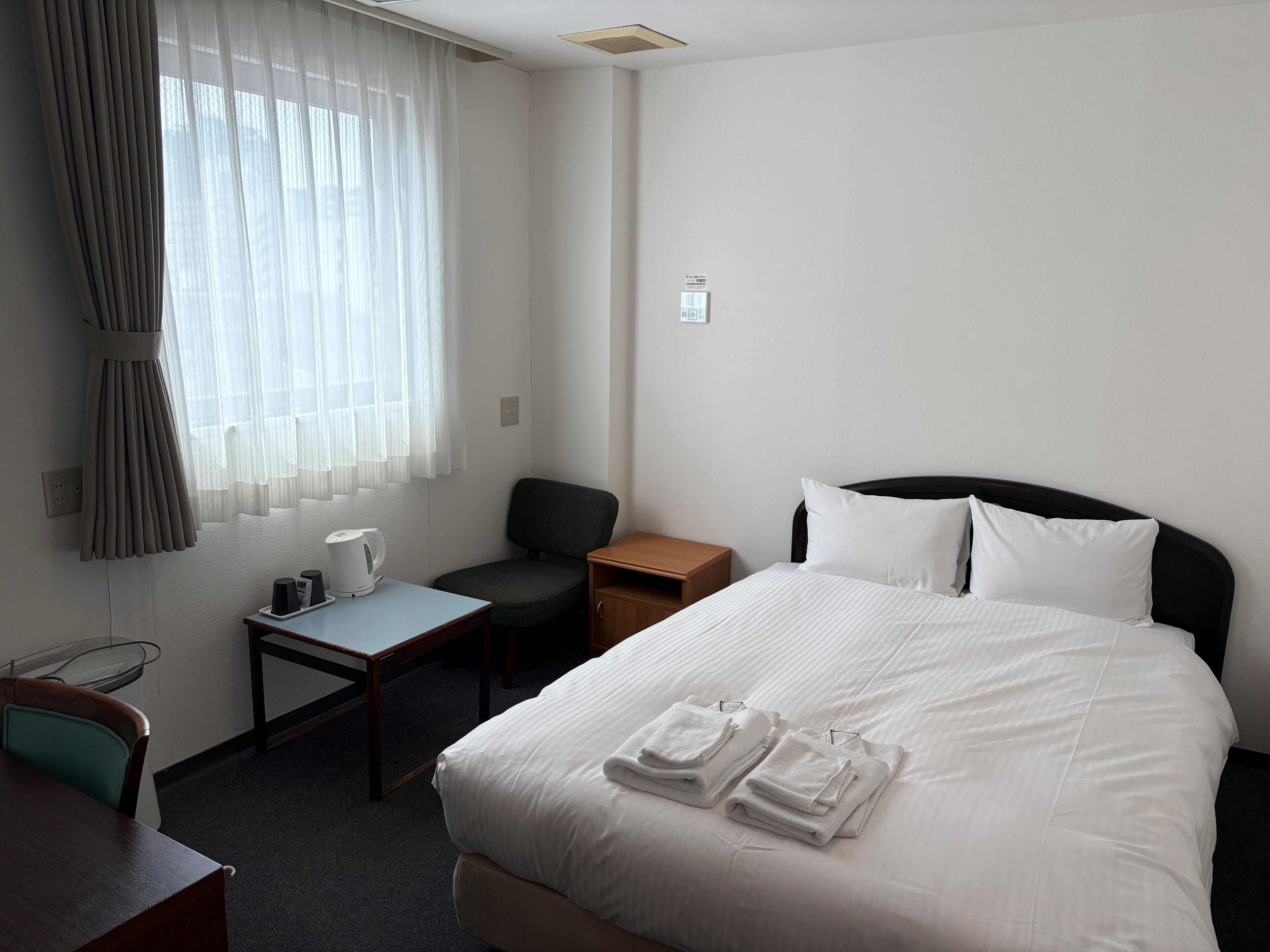 Quarto casal, para não fumantes | Escrivaninha, cortinas blackout, Wi-Fi de cortesia, roupa de cama
