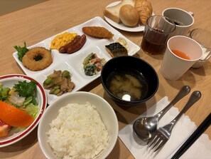Café da manhã com buffet todos os dias mediante uma taxa