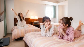 Deluxe Triple Room, 3 Bedrooms, Non Smoking | Desk, free WiFi, bed sheets