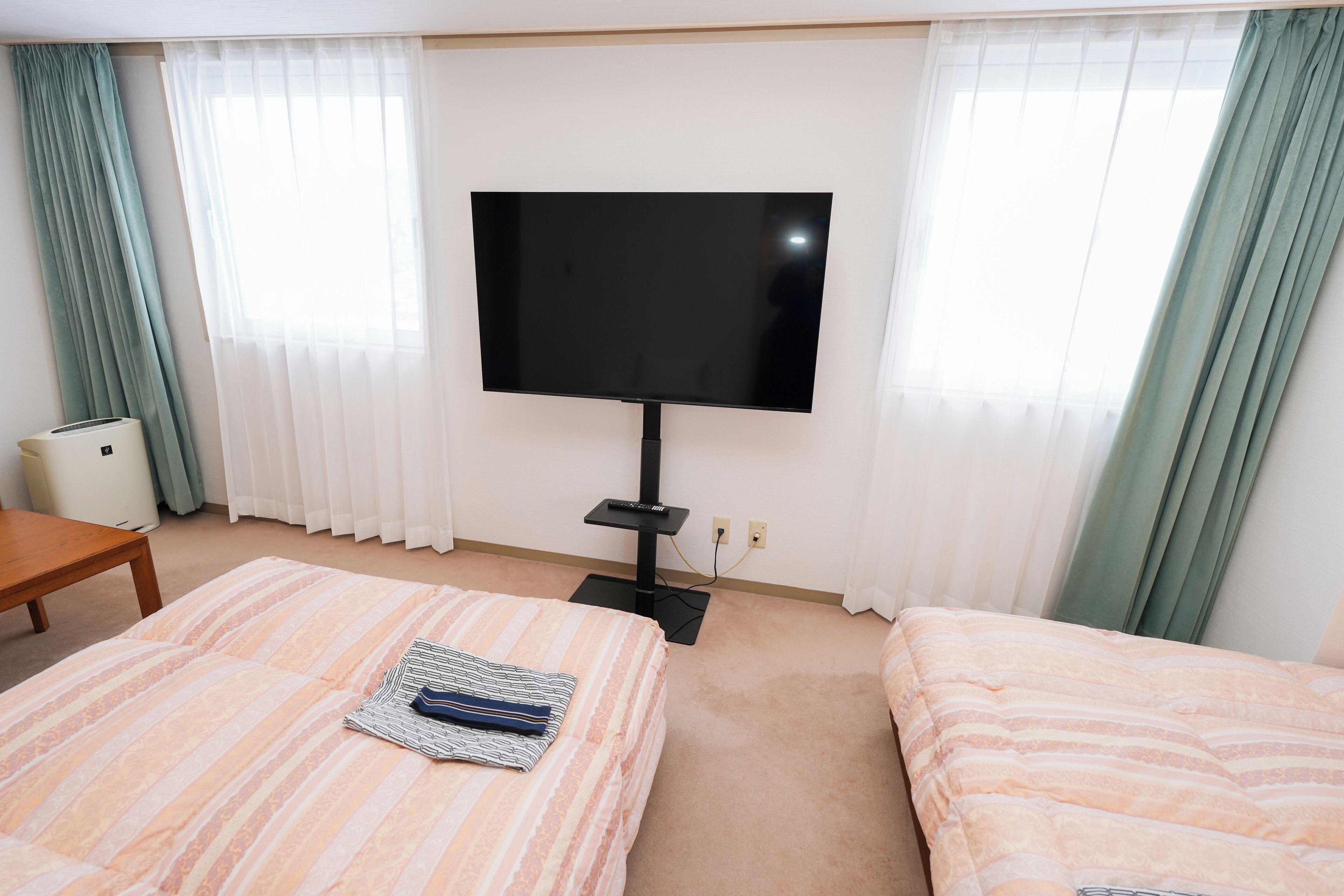 Chambre Triple Deluxe, 3 chambres, non-fumeurs | Bureau, Wi-Fi gratuit, draps fournis