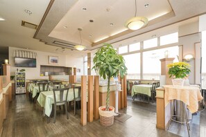 Restaurant - Tendo Central Hotel (Tendo)