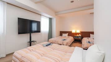 Deluxe Triple Room, 3 Bedrooms, Non Smoking | Desk, free WiFi, bed sheets